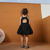 Black puffed dress with heart emblem (Girl)